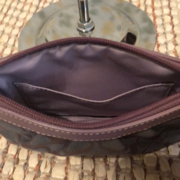 Coach - Picture 4 of 5